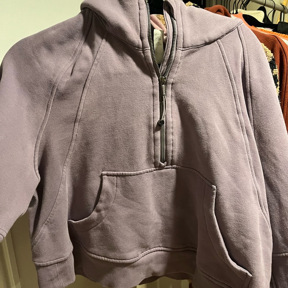 Lululemon scuba hoodie in great condition! Lavender color